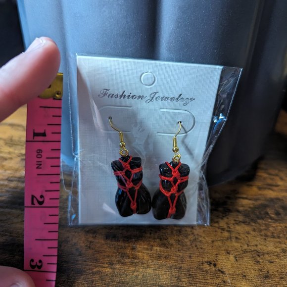 ☠Goth Bondage Rope Earrings Resin☠ | Goth, Grunge, Punk - Picture 3 of 3